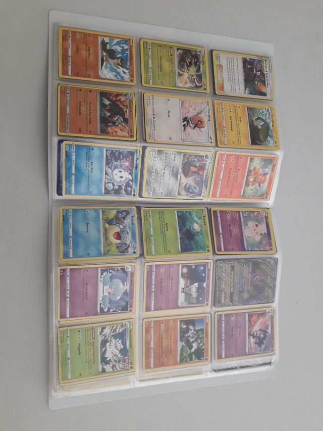 albun con 400 cromos pokemon