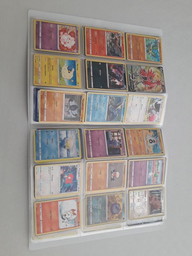 albun con 400 cromos pokemon