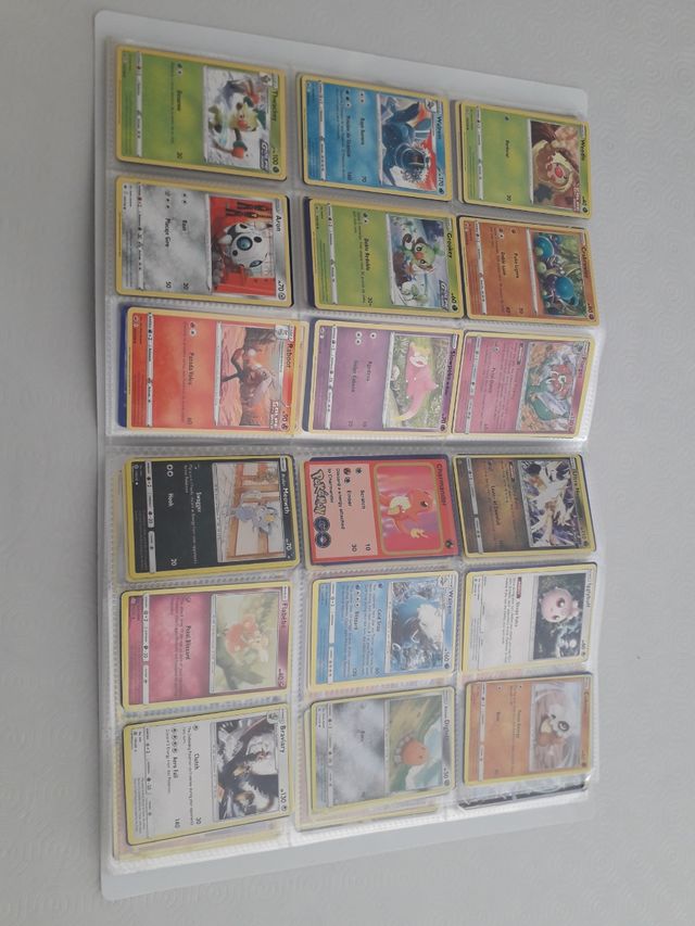 albun con 400 cromos pokemon