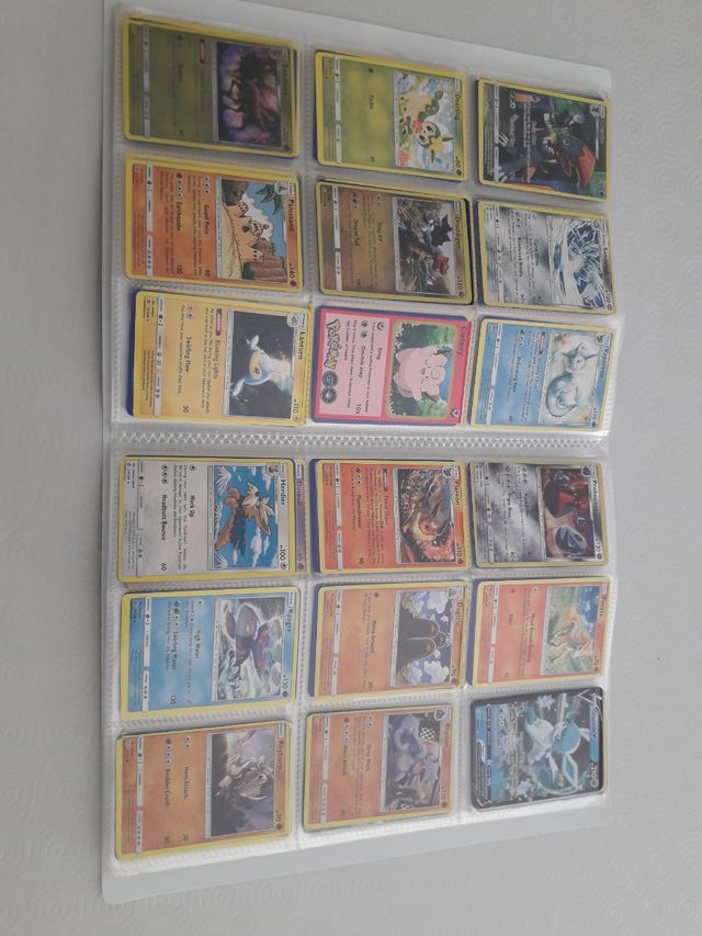 albun con 400 cromos pokemon