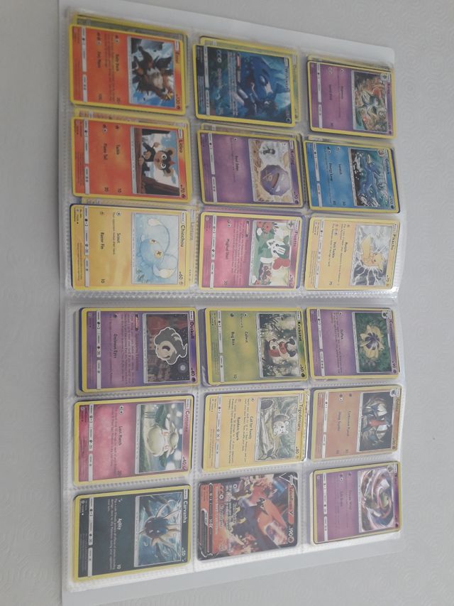 albun con 400 cromos pokemon