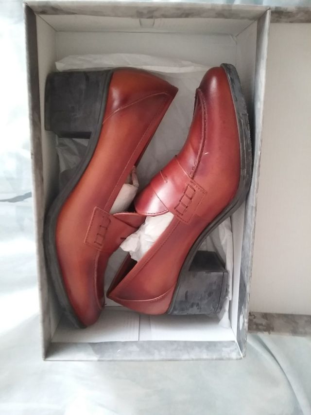 Zapatos marrones de piel