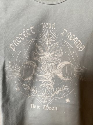 camiseta manga corta azul clarito con ilustracion