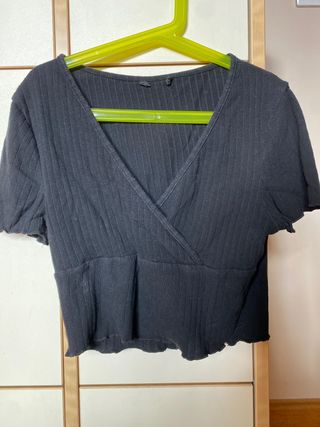 top negro de manga corta