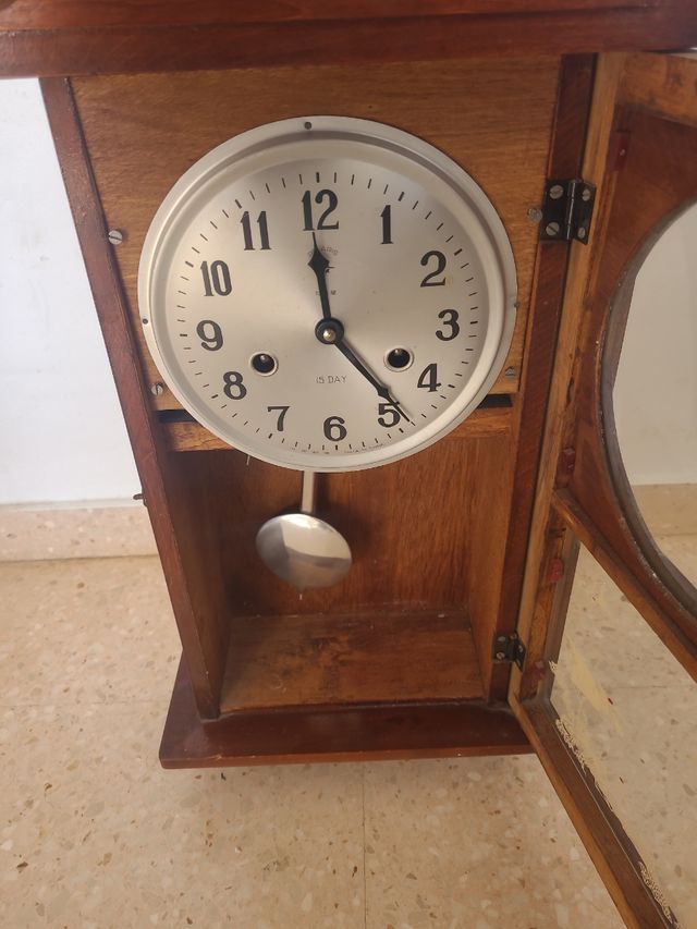 Reloj antiguo de pared