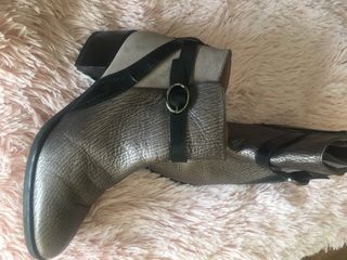 botines color marrón y como cobre