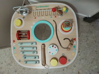 Mesa de actividades y estimulación