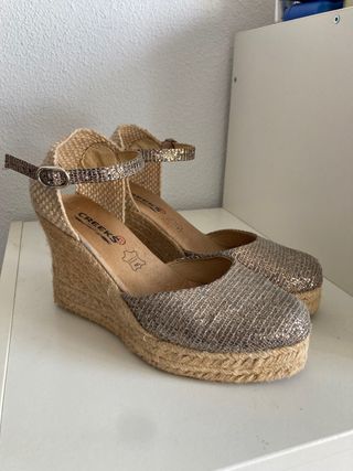 Sandalias con plataforma plateadas