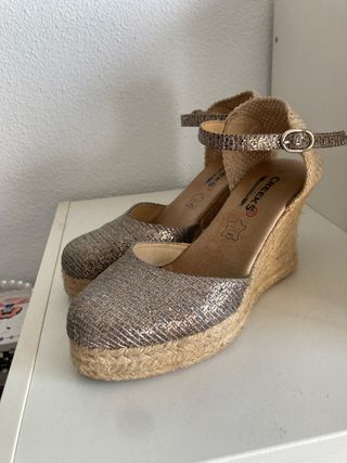 Sandalias con plataforma plateadas