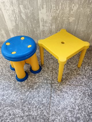 Taburete Ikea e infantil.