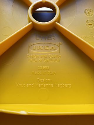 Taburete Ikea e infantil.