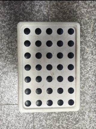 Taburete Ikea e infantil.