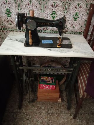 Maquina de coser antigua