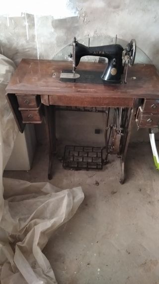 Maquina de coser antigua