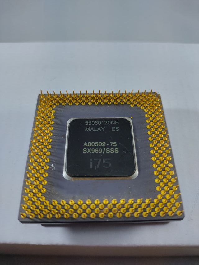 Procesador Pentium 75Mhz SX969. Retroinformática