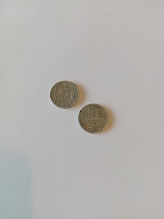 Lote 2 moneda España 1945, 10 cent. Figura arquero