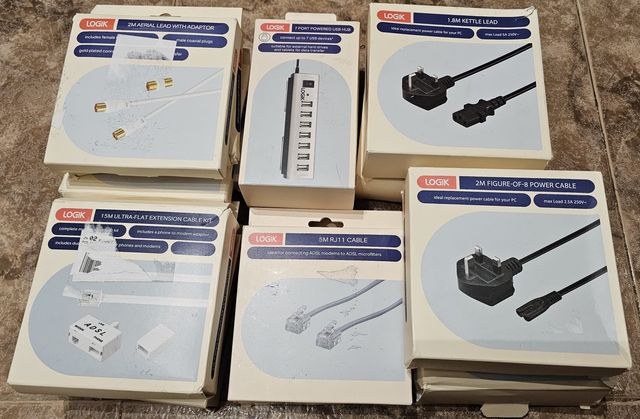 Cables y adaptadores de diferente tipos y medidas