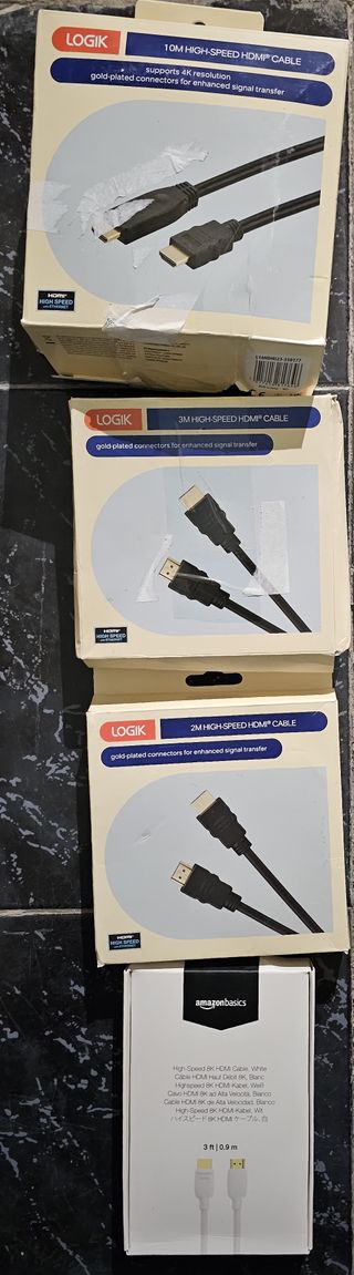 Cables y adaptadores de diferente tipos y medidas 