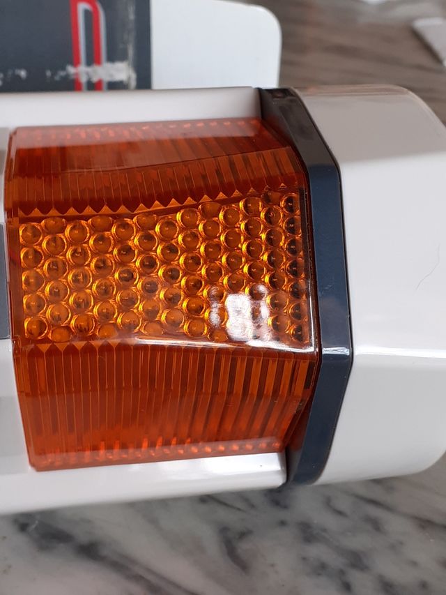 lampada potente con allarme e lampeggianti