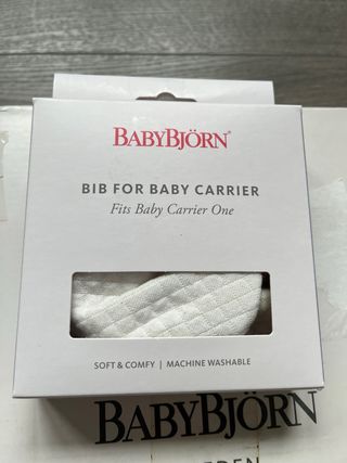 Mochila Babybjorn + Babero