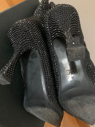 Botines tacon brillo Zara