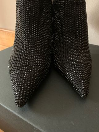 Botines tacon brillo Zara