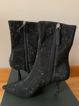 Botines tacon brillo Zara