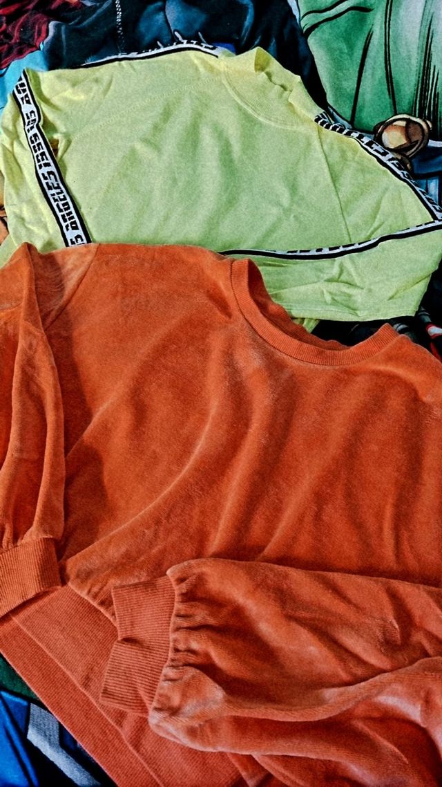 Felpe crop top Bershka e H&m