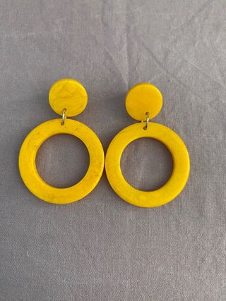 Pendientes amarillos