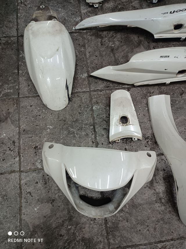 Plásticos Suzuki Sixteen 125