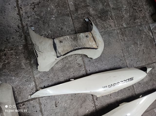 Plásticos Suzuki Sixteen 125