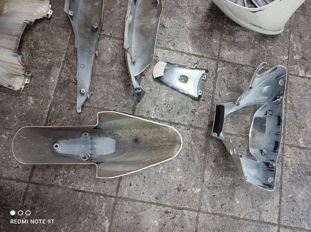 Plásticos Suzuki Sixteen 125