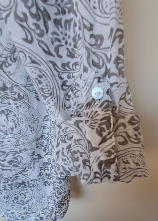 Camisa blanca y gris perla de Sud Express