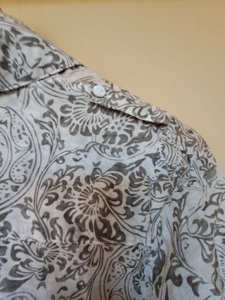 Camisa blanca y gris perla de Sud Express