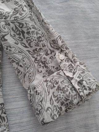 Camisa blanca y gris perla de Sud Express