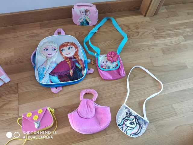 Lote de mochila y bolsitos