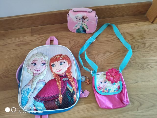 Lote de mochila y bolsitos
