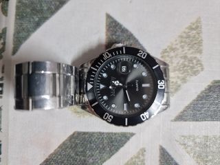 Reloj nuevo sin estrenar.