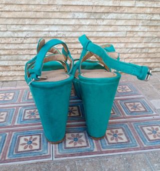 Cuñas turquesa Zara