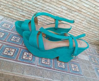 Cuñas turquesa Zara