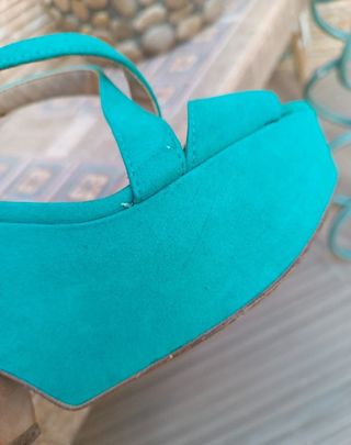 Cuñas turquesa Zara