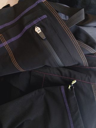 Mono peto negro ZARA M pespuntes colores