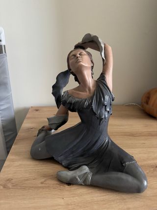 figura porcelana ELISA PRECIO NEGOCIABLE