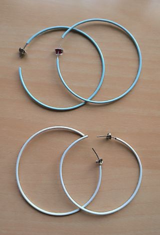 2 pares de pendientes aros
