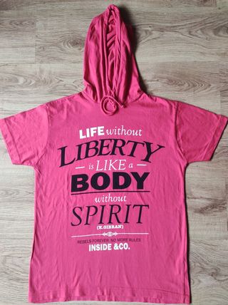 Camiseta Inside roja.
