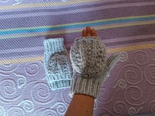 Manoplas/guantes grises de lana