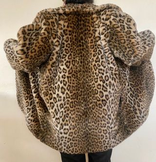 Pelliccia ecologica leopardata Yves Saint Laurent