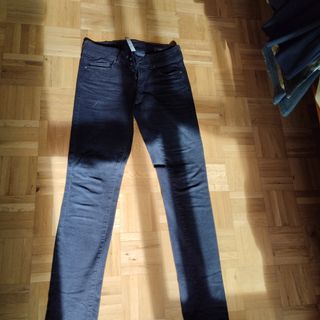 Pantalón vaquero negro