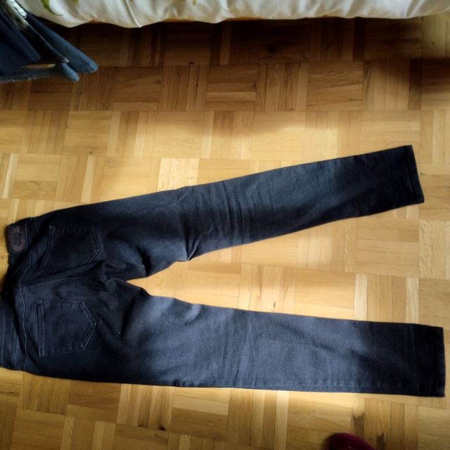 Pantalón vaquero negro