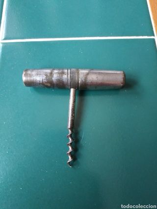 Herramienta multiusos antigua